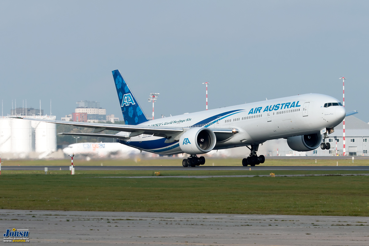 Air Austral 🇷🇪 - Boeing 777-39M/ER (F-OREU)